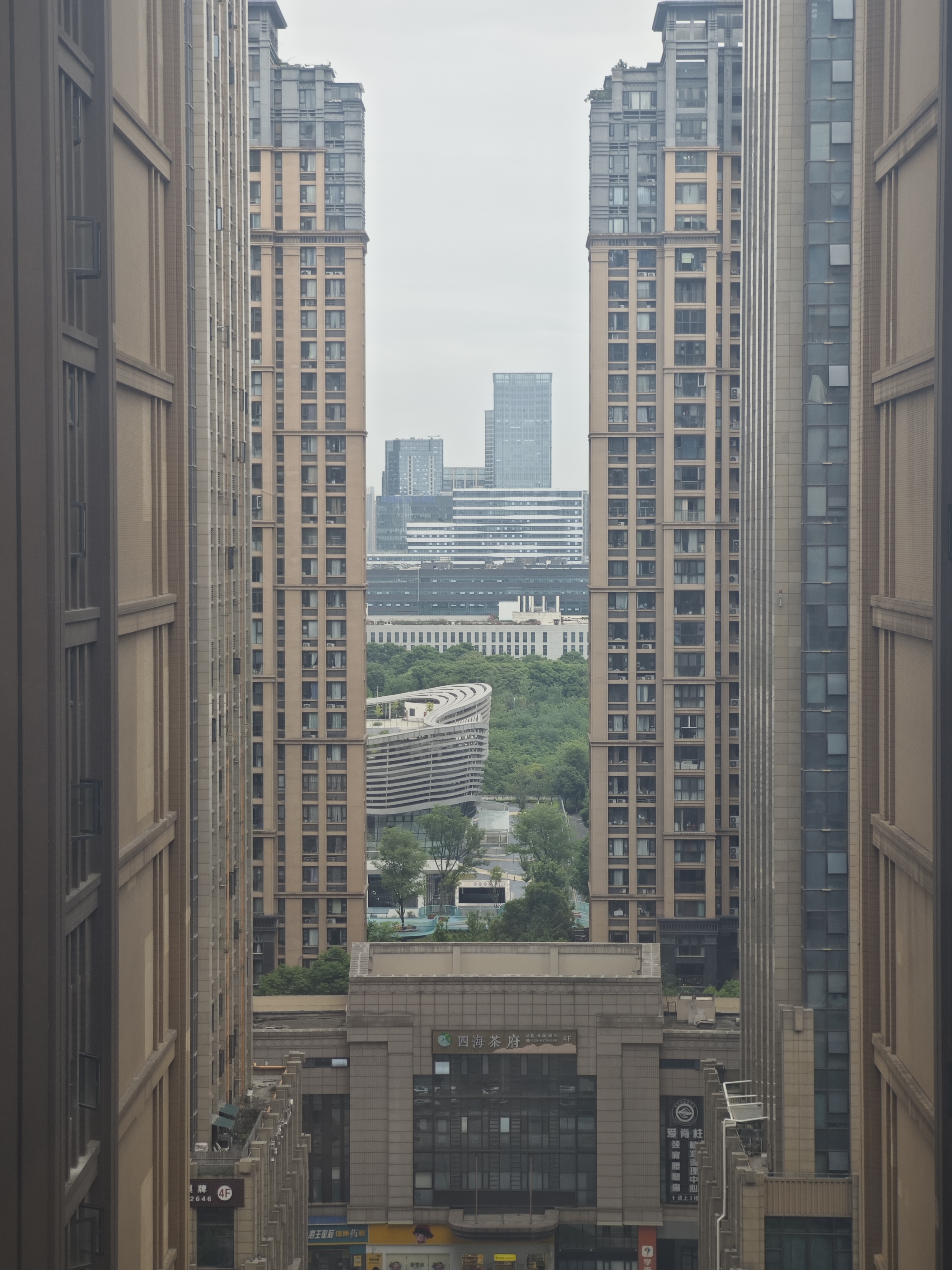 从保利星座眺望腾讯成都大厦B座